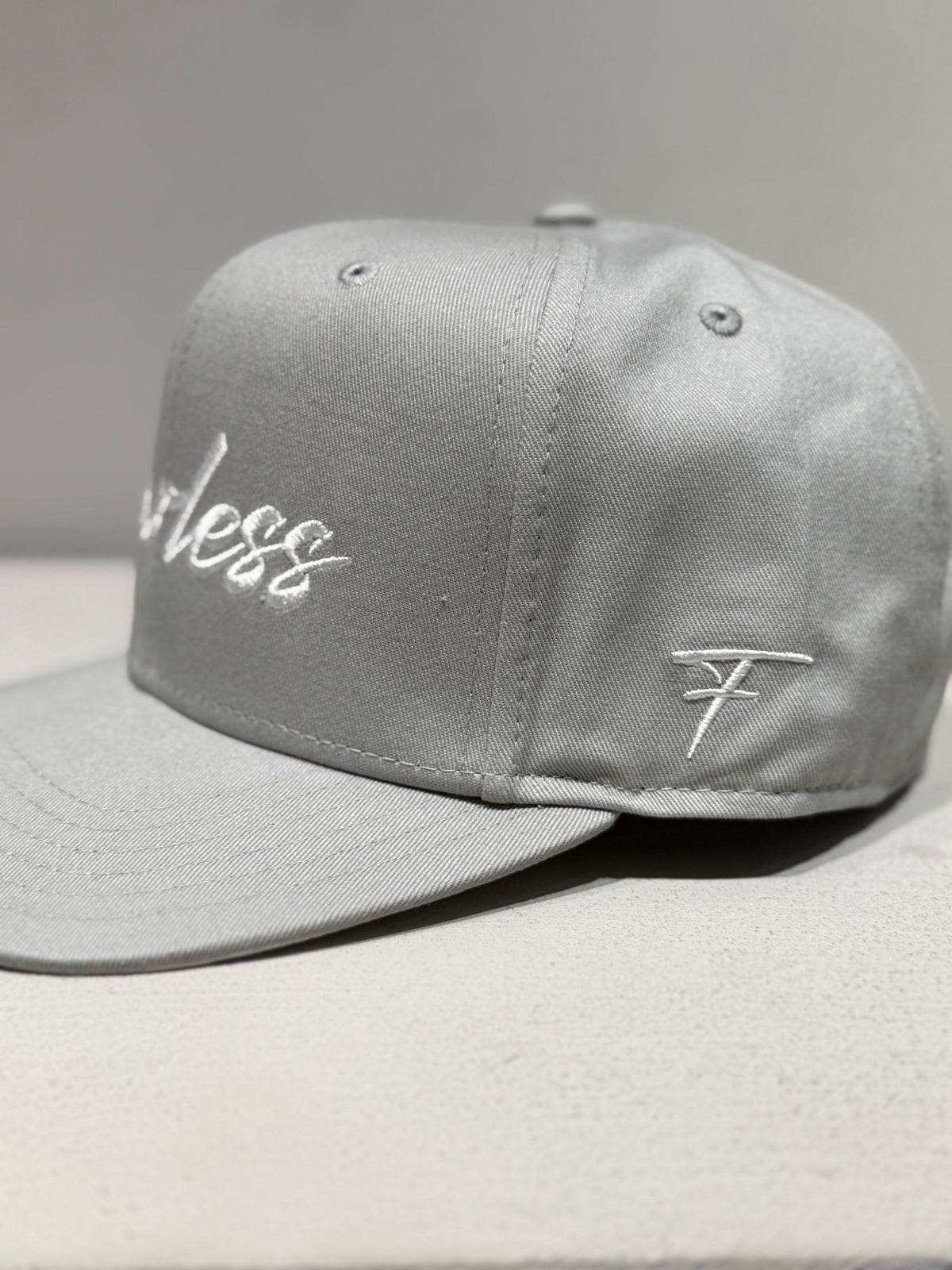 SNAPBACK CAP -  -